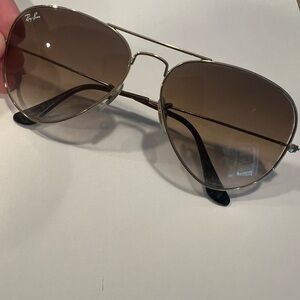 Tan Rayban Aviators